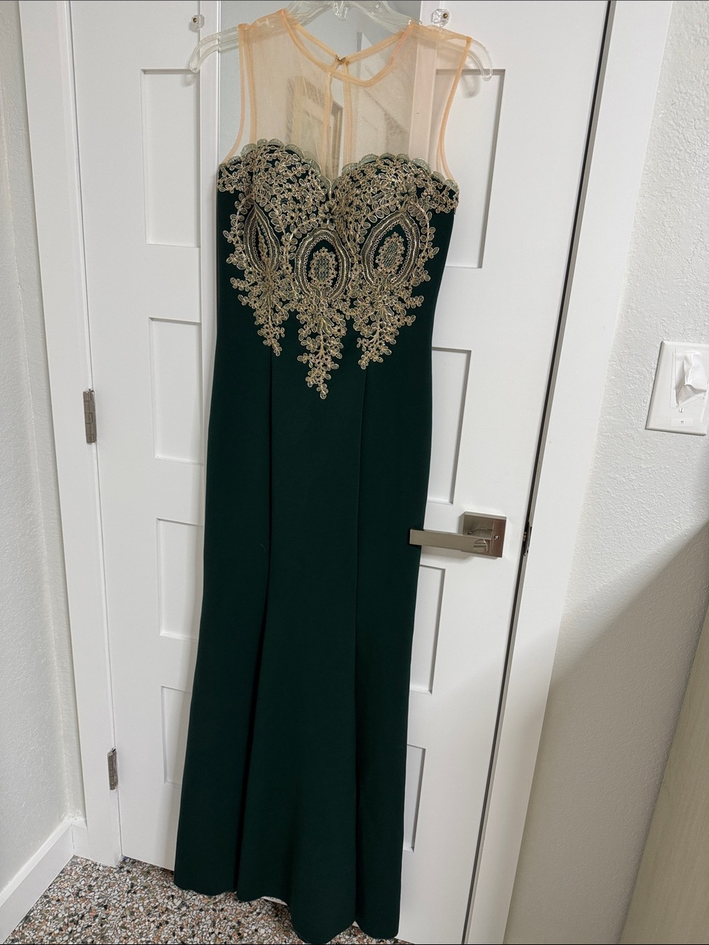 Elegant Dark Green Evening Gown with Gold Lace Appliqué